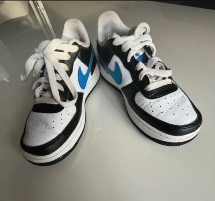 Nike air taille 35,5 pour enfant - photo numéro 2