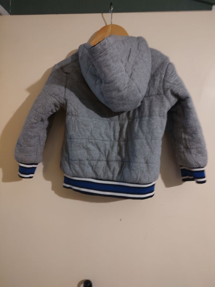 Joli manteau garçon Kiabi  taille 3 ans réversible - photo numéro 4