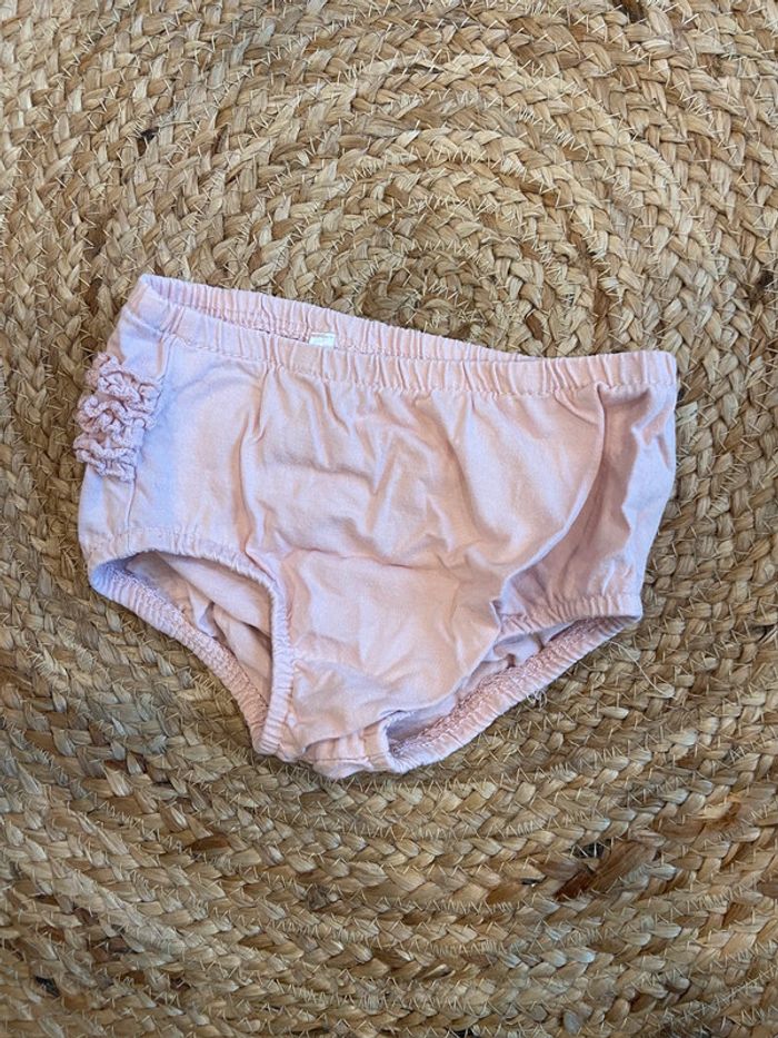 Sur couche fille 9 mois