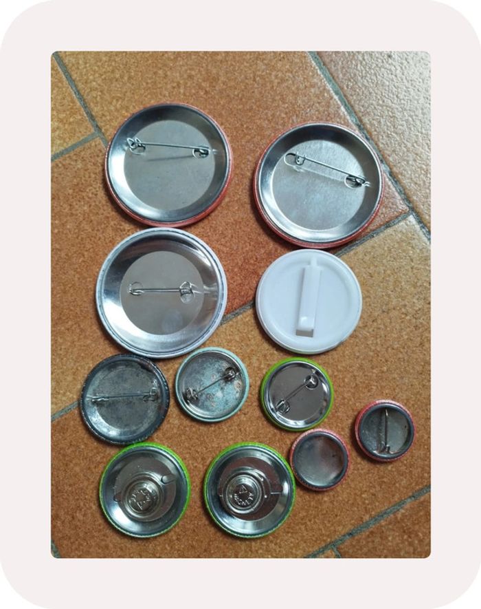 🥇 Lot de Badges 🥇 - photo numéro 2