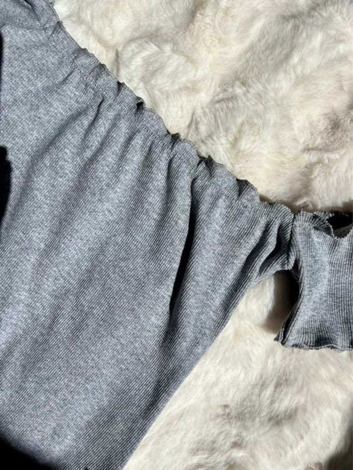 Robe grise épaules dénudées - photo numéro 3