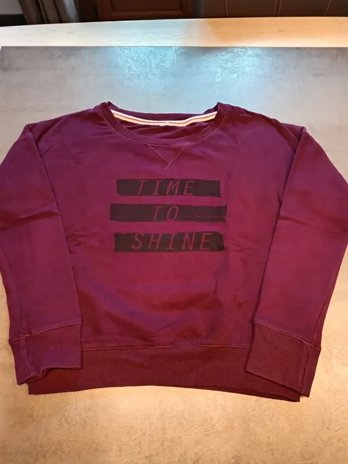 Vends sweat enfant Domyos taille 14 ans .