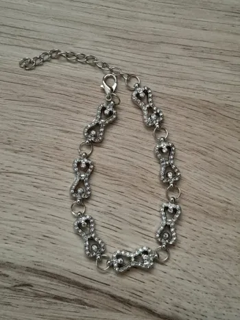 Bracelet avec strass, plaqué argent, porté par Caroline Forbès dans Vampire Diaries