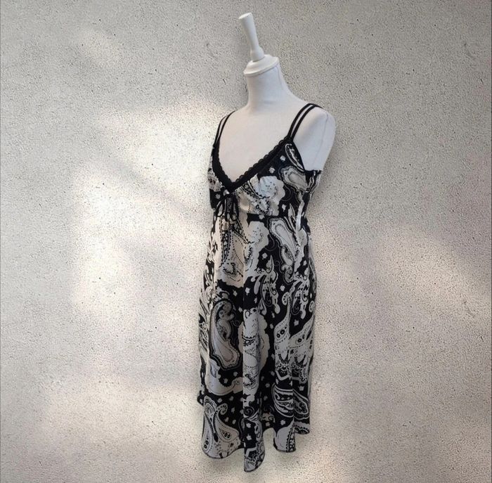 Robe d'été légère et satinée à motifs taille M - photo numéro 2
