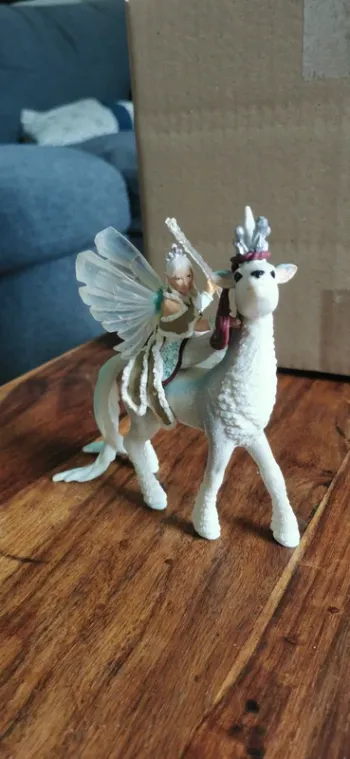 2 figurines licorne fée