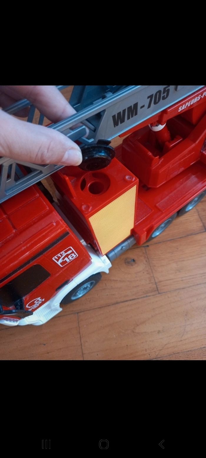 Camion lanceur d eau - photo numéro 2