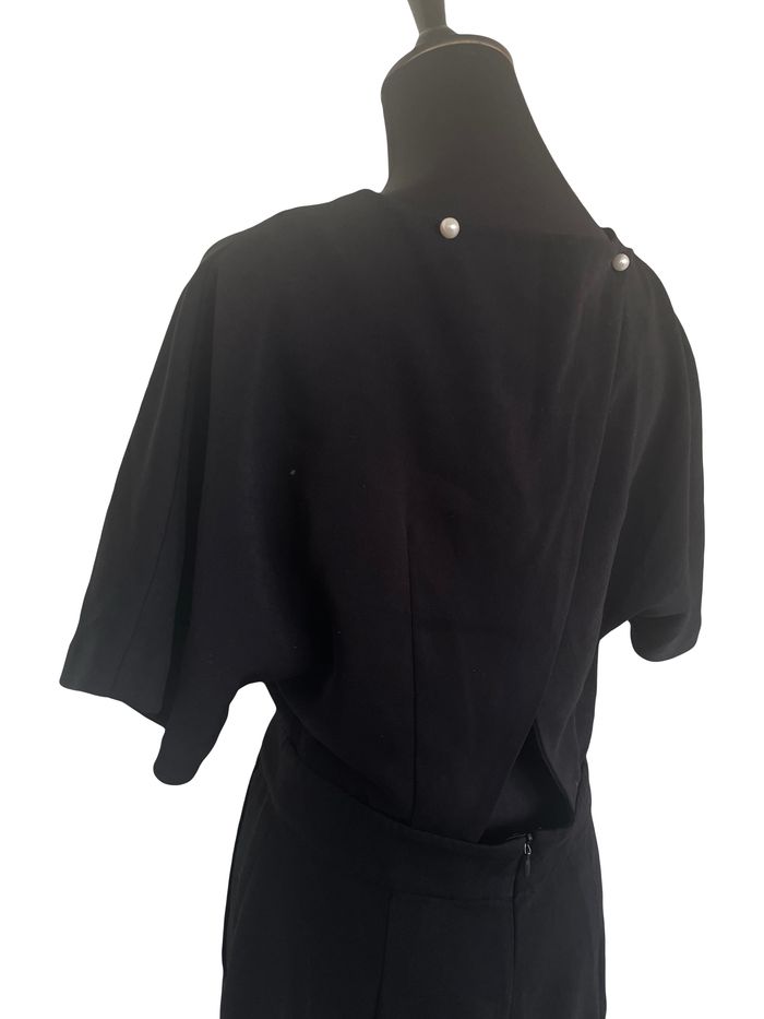 🌸 Robe noire cintrée. Avec poches. Dos nues.Taille 38. Neuve - photo numéro 3