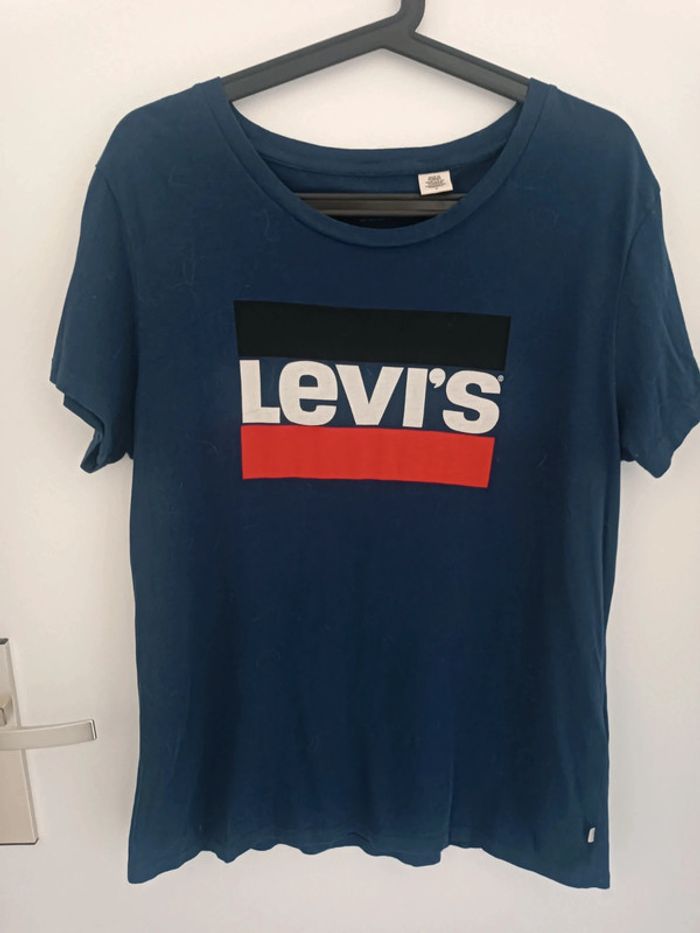 T-shirt Levi's Marine Taille M En très bon état - photo numéro 2