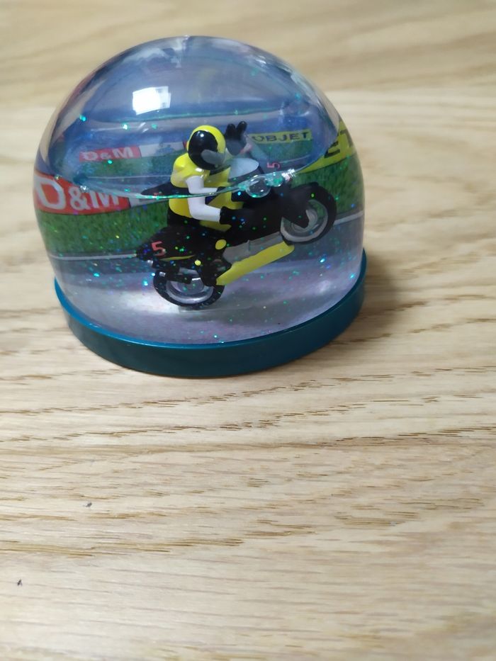 Boule à neige démon et merveilles Moto grand Prix - photo numéro 3
