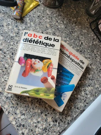 Lot 2 livres diététique et homéopathie