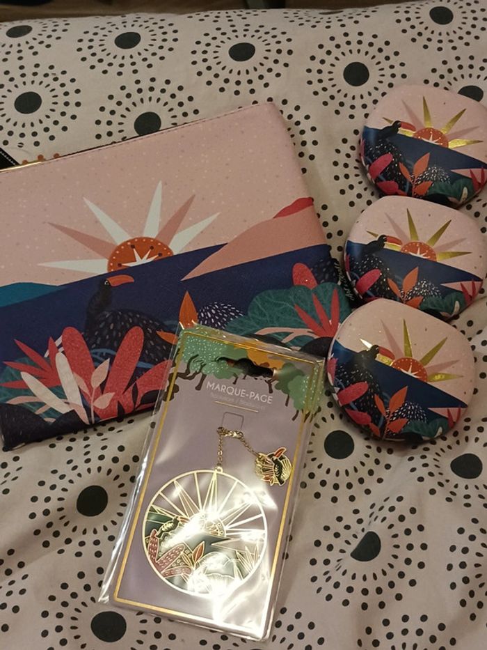 Pochette × miroir de poche × marque page - photo numéro 3