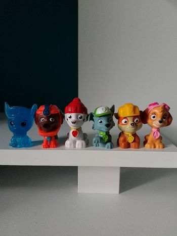 6 figurines