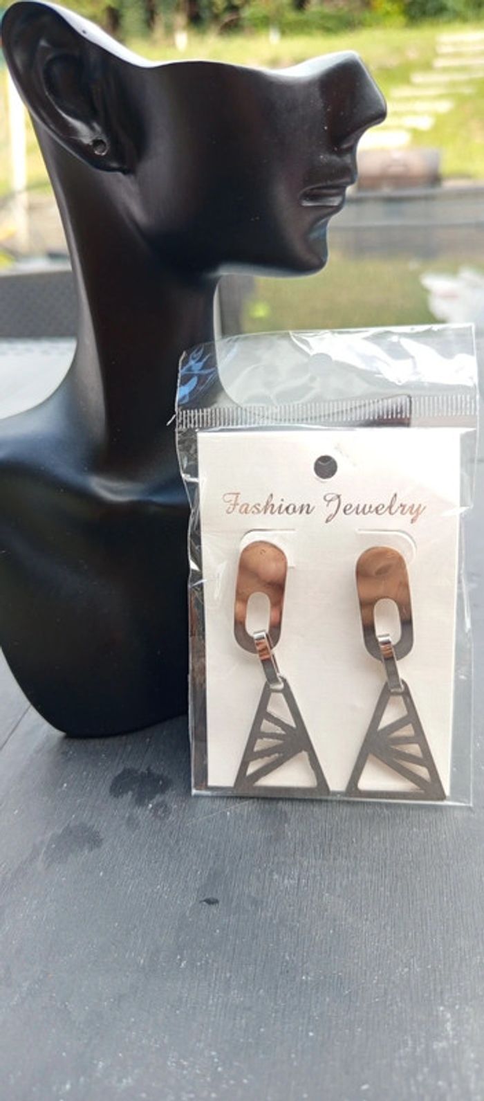 Boucles d'oreilles triangles a motifs femme - photo numéro 2