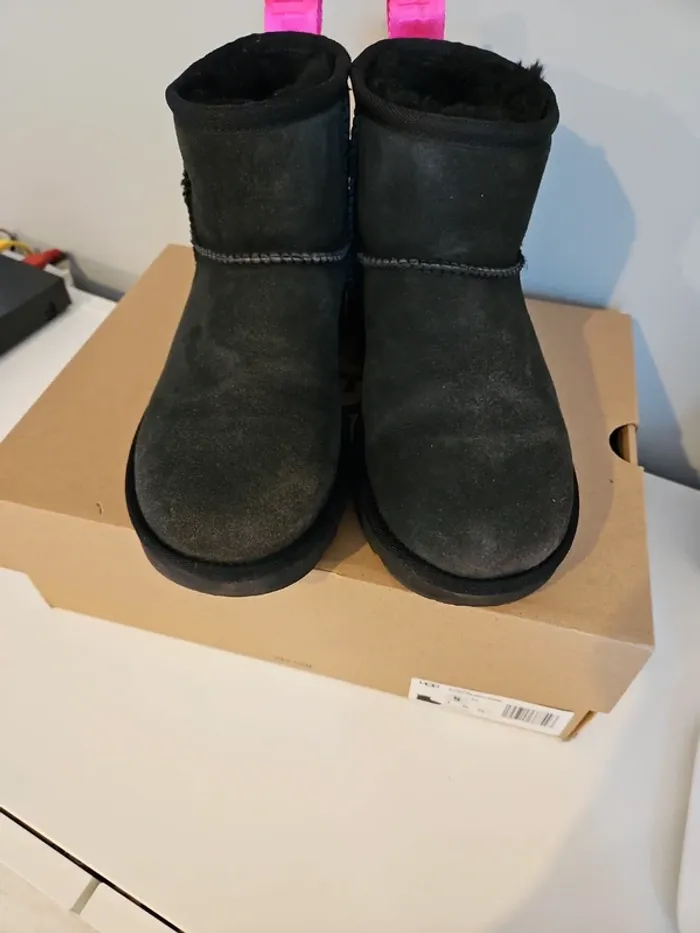 Ugg noire - photo numéro 2