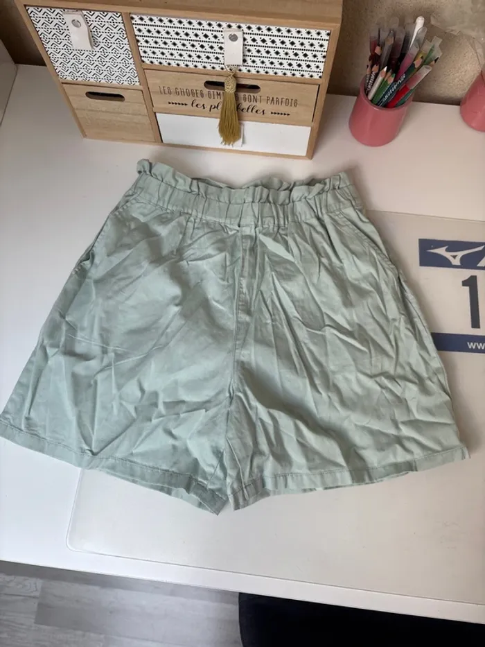 Short fille
