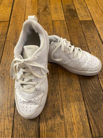Baskets Nike  Taille 37,5