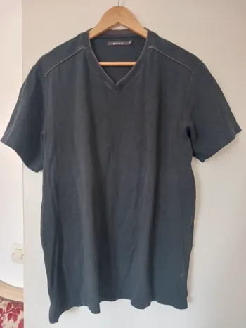 Tee shirt