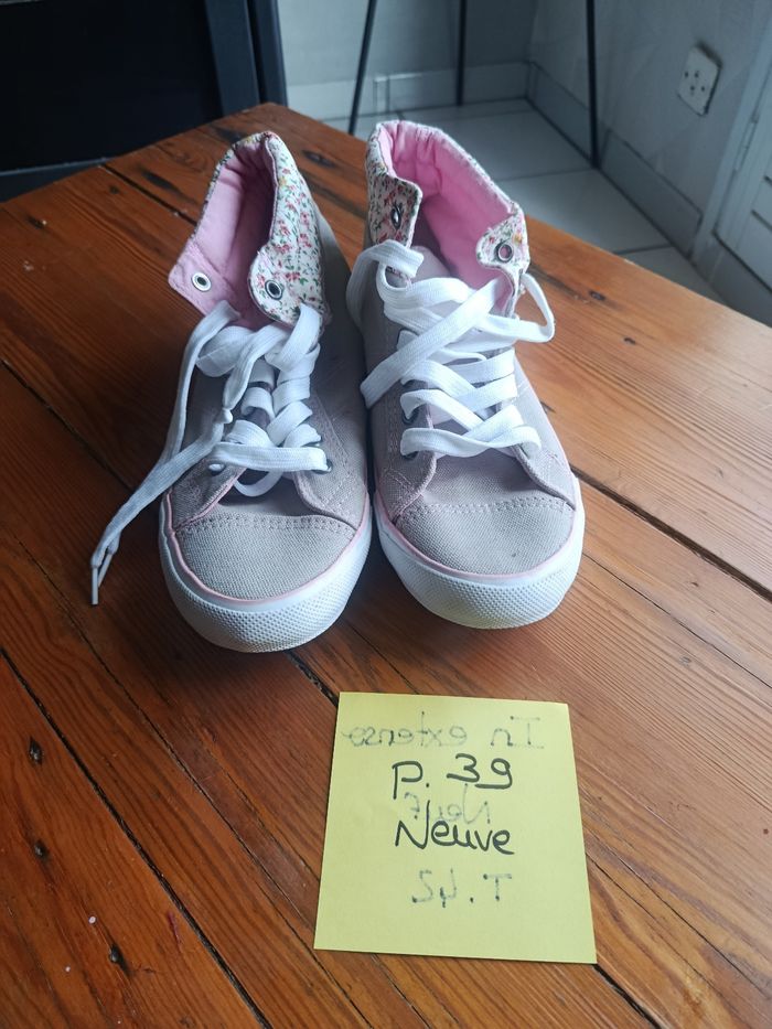 Tennis toule neuve pointure 39 - photo numéro 2