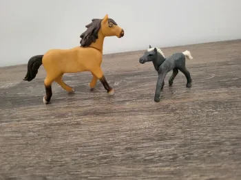 Playmobil- cheval +poulain
