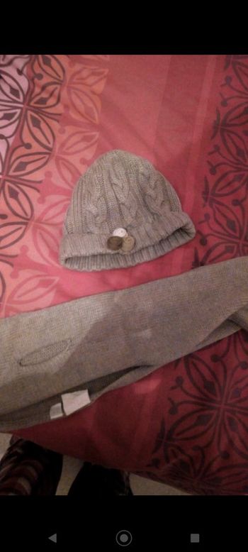 Bonnet à pompon et écharpe Chicco