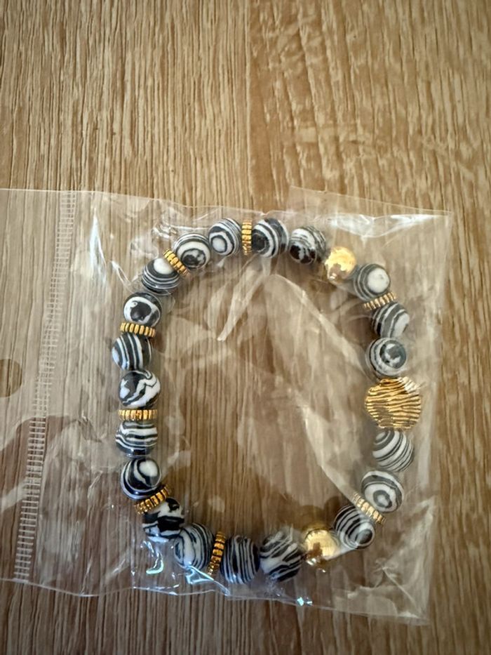 🦁 Bracelet perles noir et blanc – Tête de lion dorée – Unisexe – Neuf 🦁 - photo numéro 2