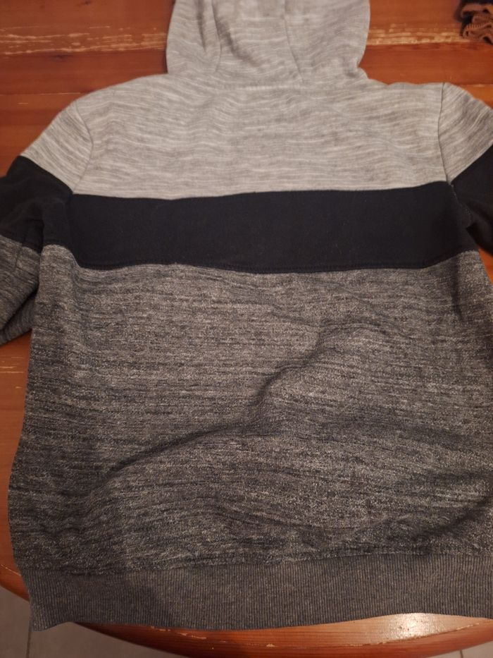 pull a capuche - photo numéro 3