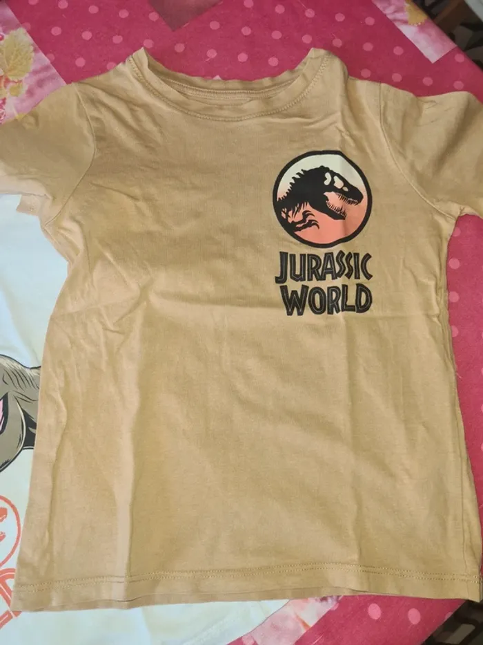 Lot de 3 tee-shirt jurassic world 5/6 ans H&M - photo numéro 2