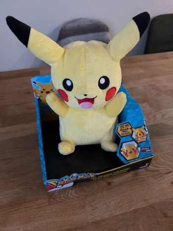 Peluche interactive pikachu Pokémon