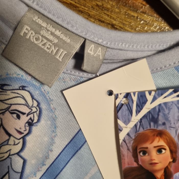 haut Disney LA REINE DES NEIGES taille 4 ans 🎁 neuf - photo numéro 3