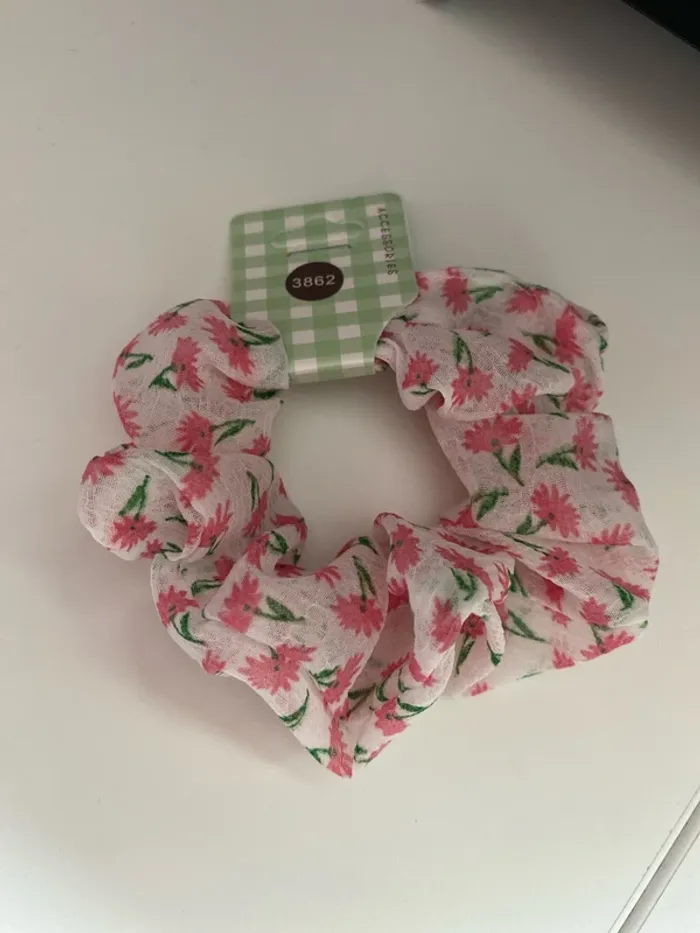 Chouchou en voile blanc à fleurs