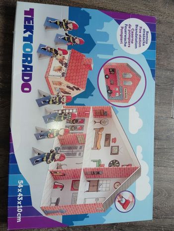 Caserne de pompier à construire en carton rigide