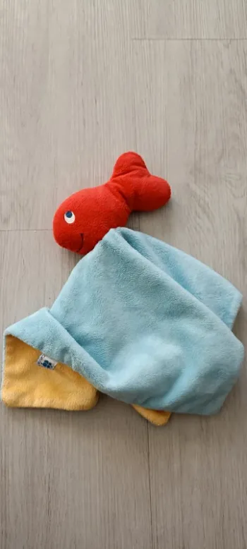 Doudou plat hochet poisson