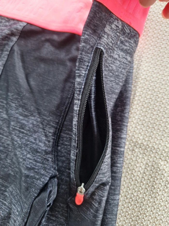 Lot de leggings et T-chirts. đ - photo numĂ©ro 12