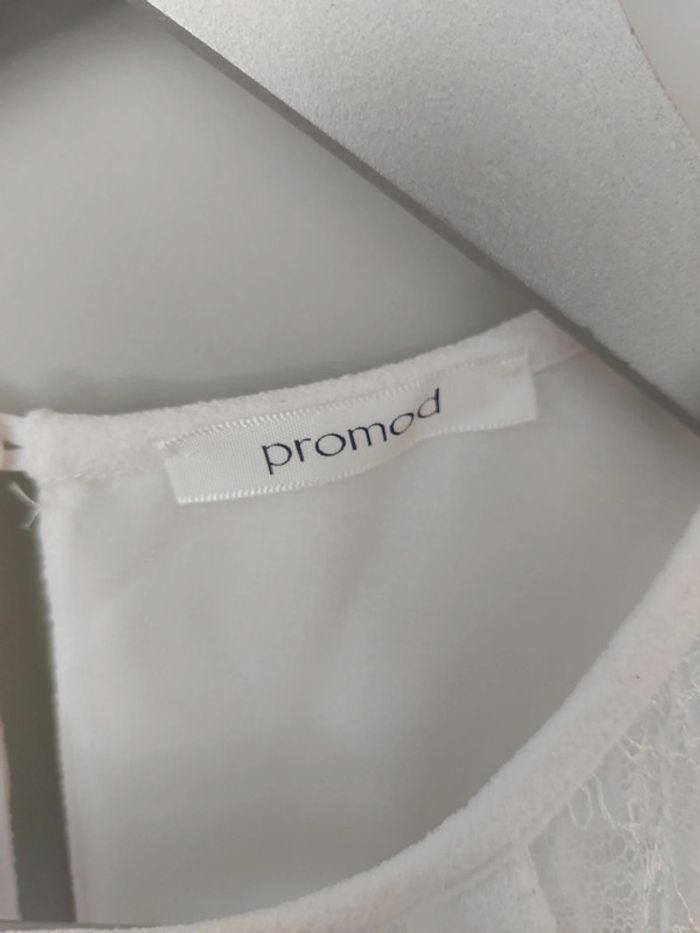 Tres belle robe blanche bras nu - photo numéro 3