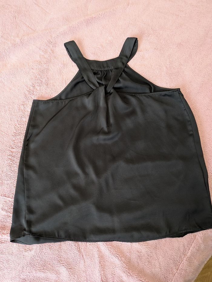 Joli haut épaules découvertes satin noir ras de coup taille 40 comme neuf - photo numéro 2