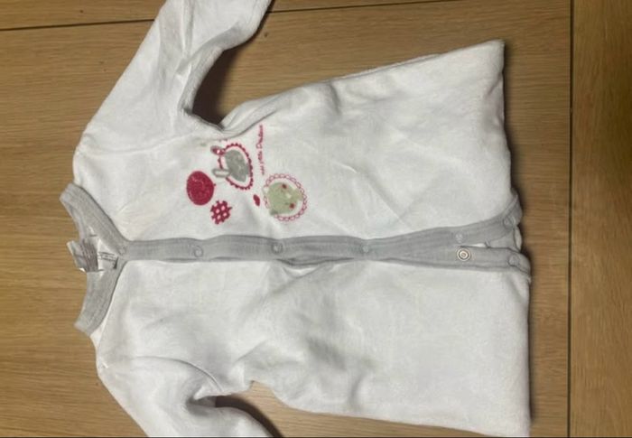 Lot combinaison et pyjamas 6 mois - photo numéro 4