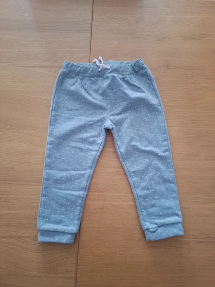 Jogging gris à pois rose