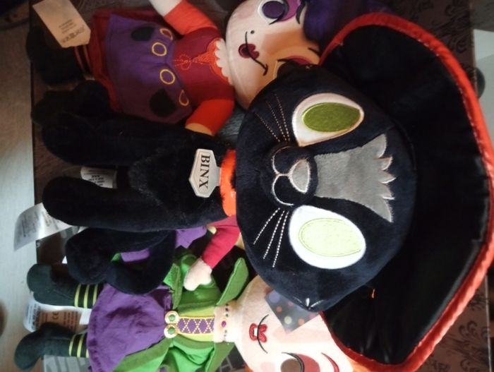 Peluches Disney Hocus Pocus 3 soeurs Sanderson et chat noir binx - photo numéro 3