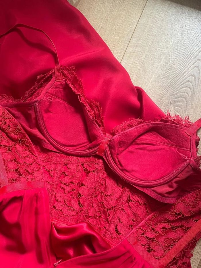 Robe rouge satin & dentelle sur mesure - photo numéro 14