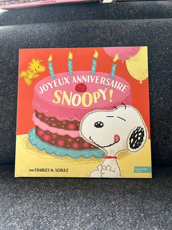 Livre, joyeux anniversaire Snoopy