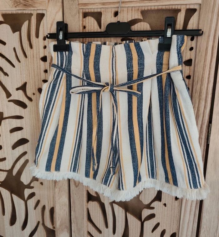 Short à rayures nouette à l'avant T M Bershka - photo numéro 2