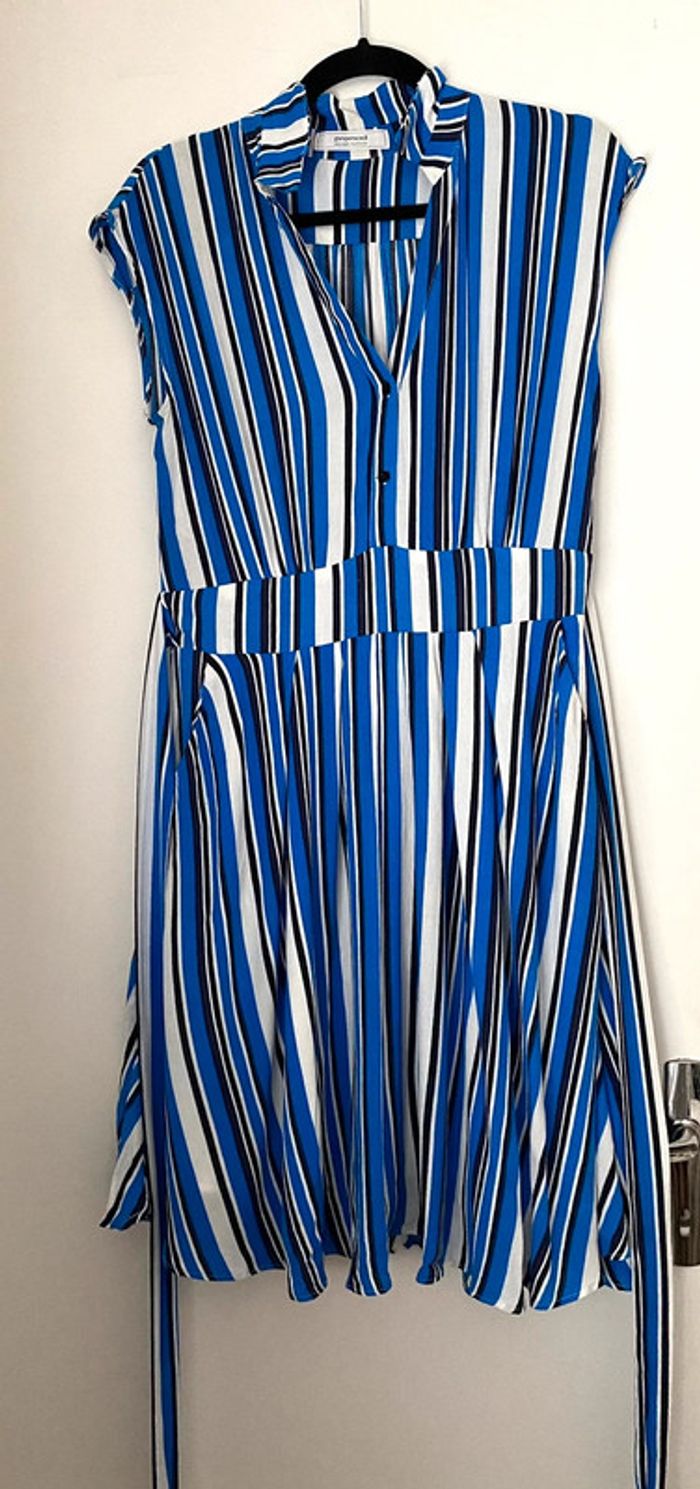 Robe Évasée A Rayures Avec Ceinture Taille 38