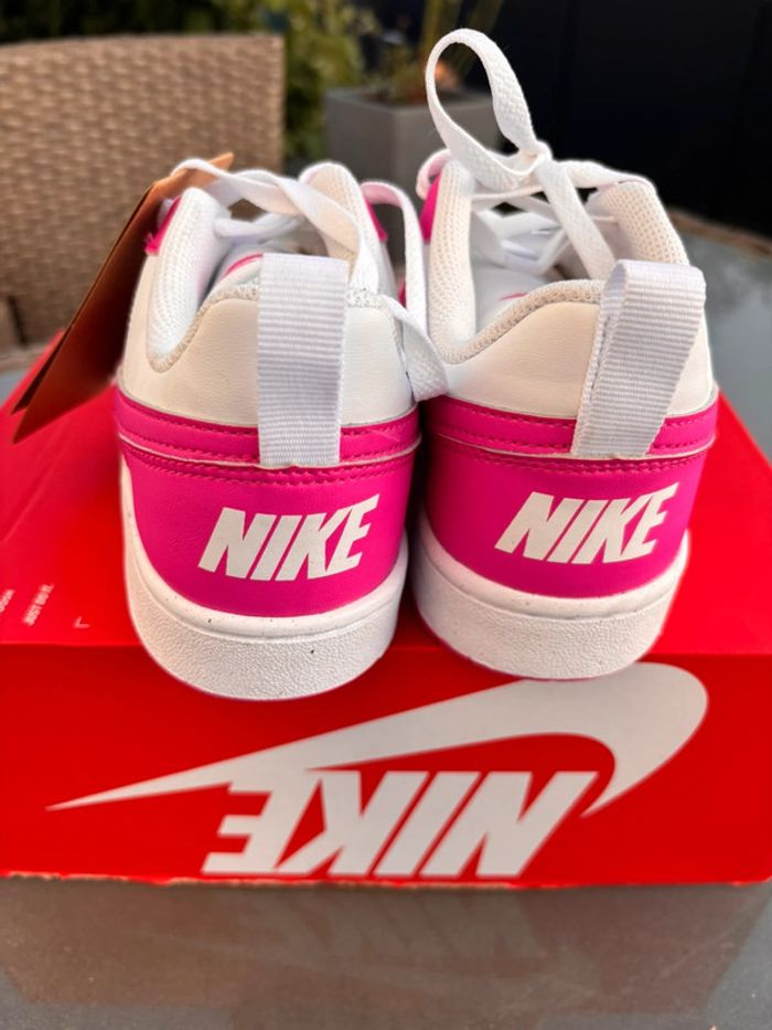 Baskets Nike P.38,5 Neuves - photo numéro 4
