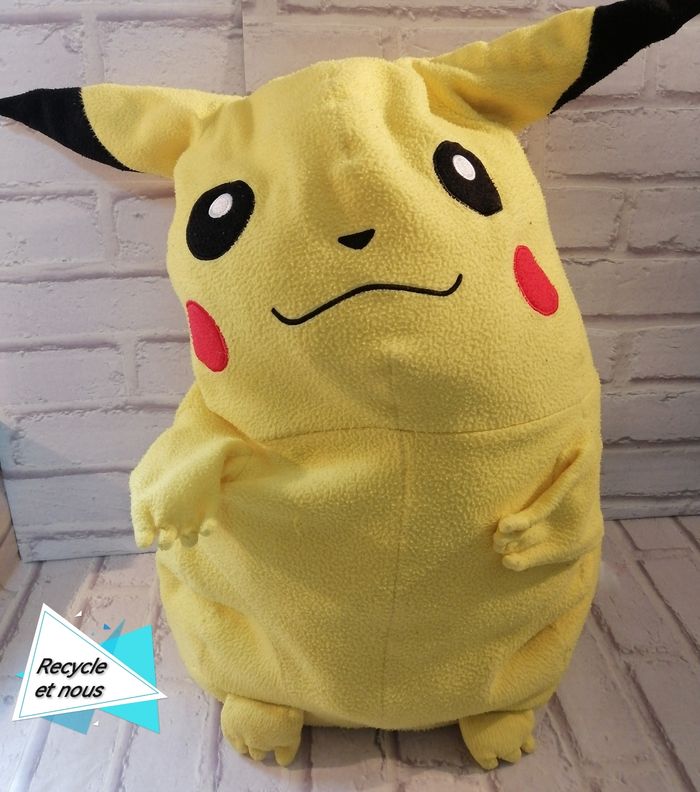 Grande et grosse peluche Pokémon