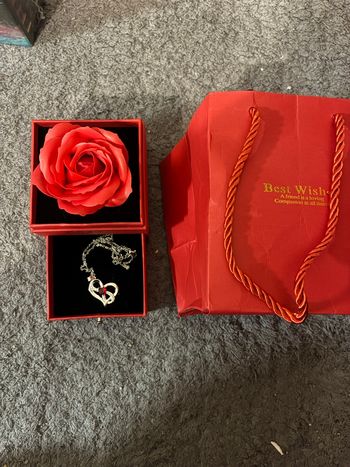 Collier boîte et rose 