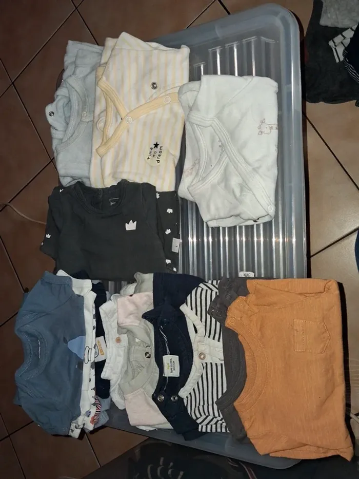 Lot vêtements bébé 1mois