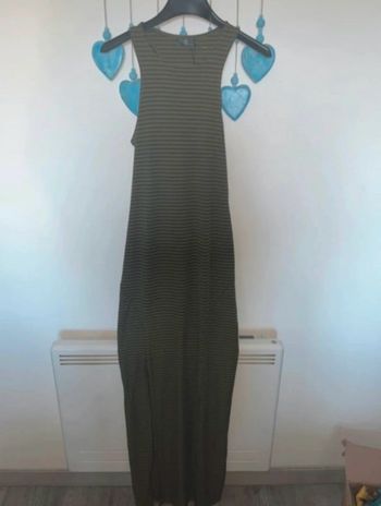 Longue robe échancrée