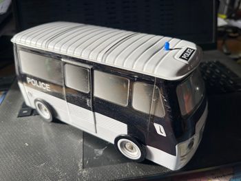 PEUGEOT J7 : boite métallique « police »