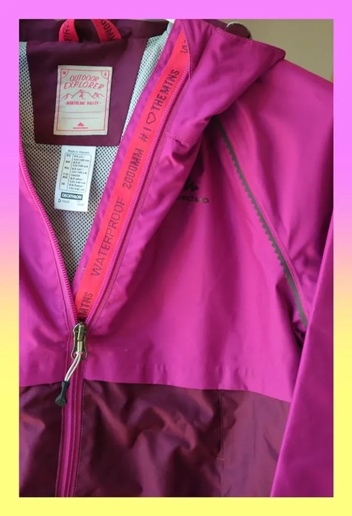 Veste coupe-vent Decathlon 8 ans fuchsia très bon état - photo numéro 3