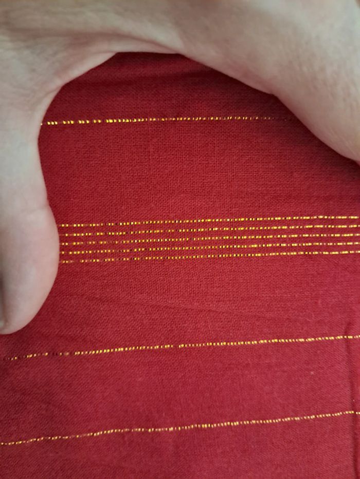 Belle robe 👗 rouge avec fils d'or, bretelles et col tressés - T 10 A - photo numéro 3